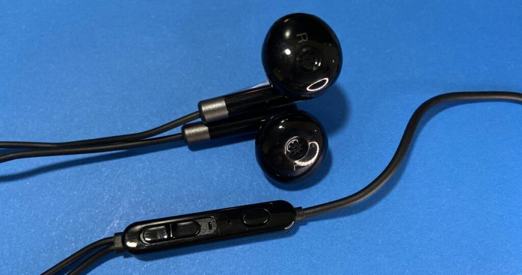 How to turn on microphone on Windows 10 [FIXED]