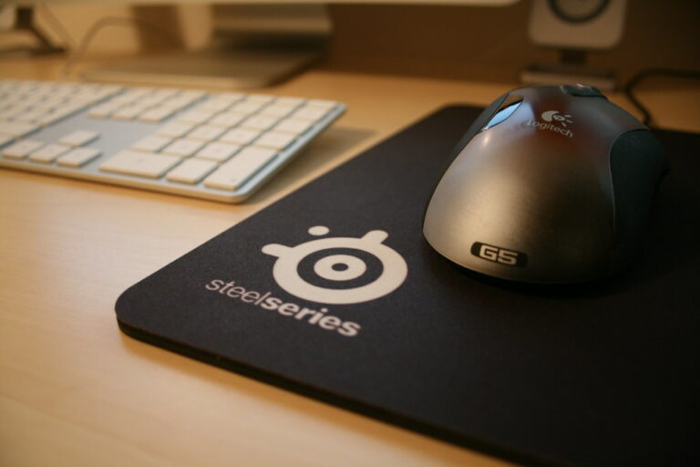 How to Correctly Clean and Wash Your Mouse Pad