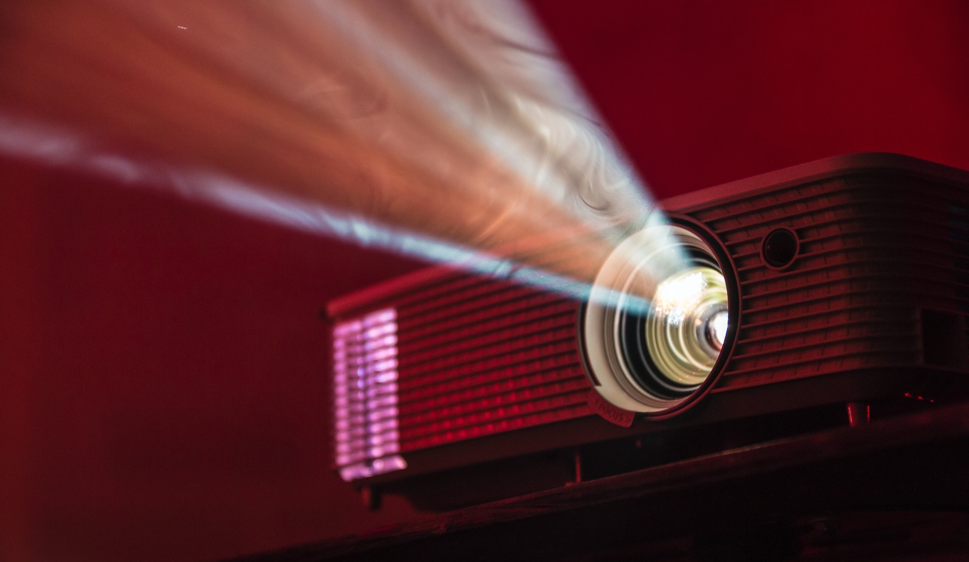 6-best-gaming-projectors-reviews-for-2022-buying-guide