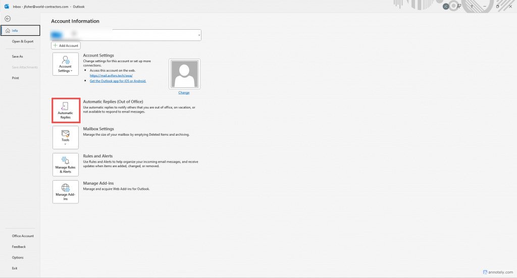 'Automatic Replies' selected in Outlook