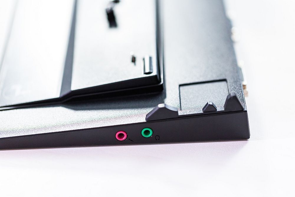 Laptop docking station for Linux